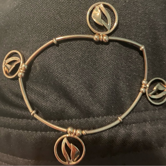 Elegant Fashion Bracelet with Floral Accents - Picture 1 of 2